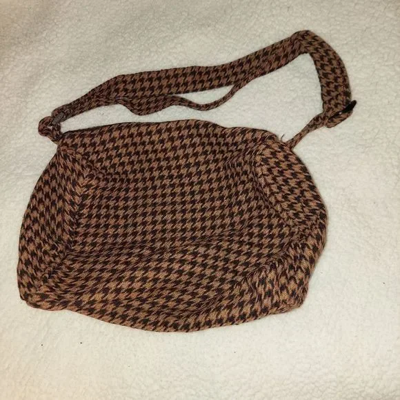 Houndstooth Crossbody Bag w/ 3 pins - Picture 9 of 10